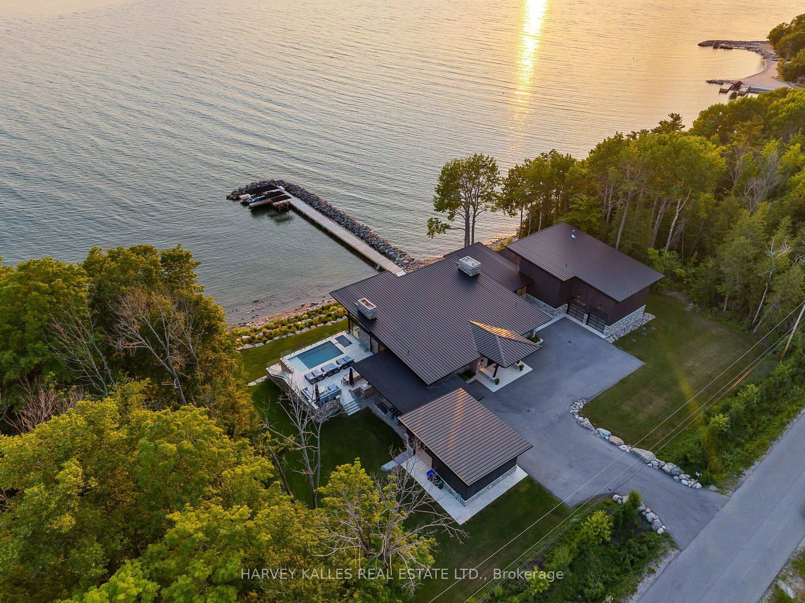 240 Silver Birch Drive • Tiny, ON photo 4