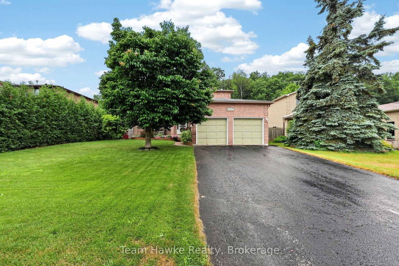 1085 Dina Crescent