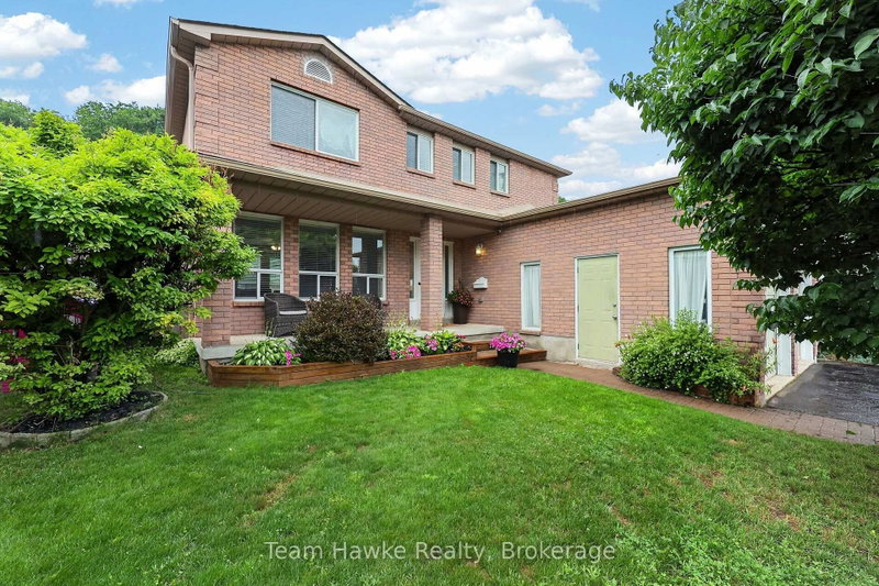 1085 Dina Crescent