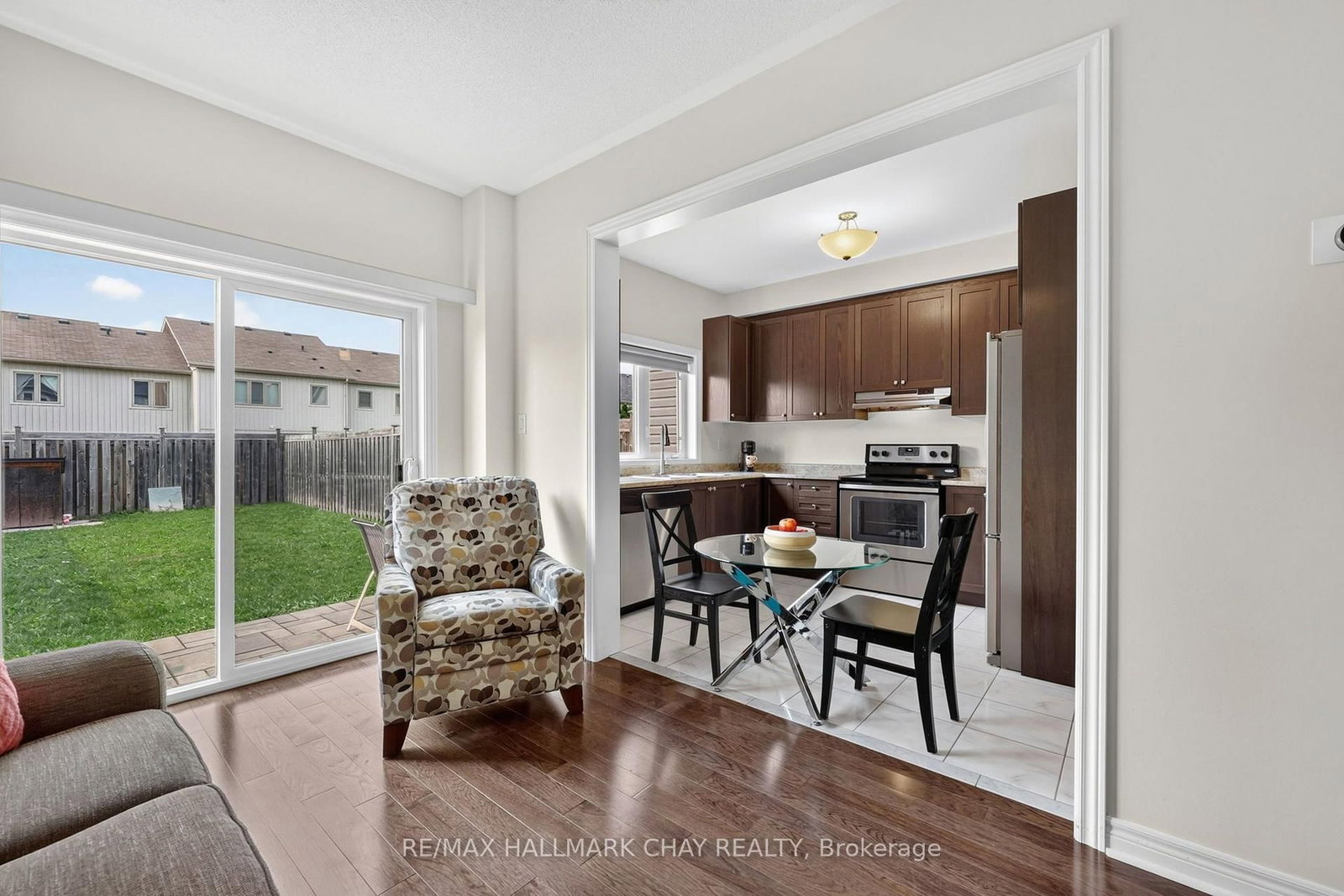 21 Pearcey Crescent • Barrie, ON photo 8