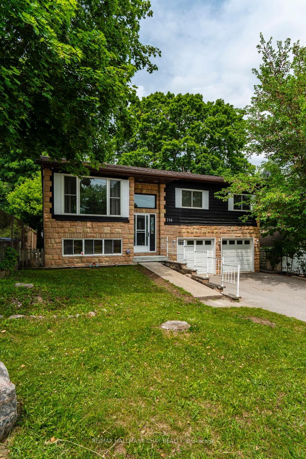 716 Dominion Avenue • Midland, ON photo 2
