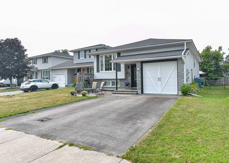 44 Courtney Crescent W