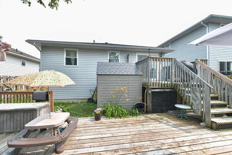 44 Courtney Crescent W