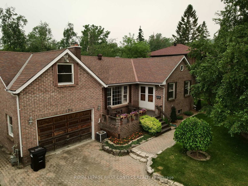 104 Eccles Street N