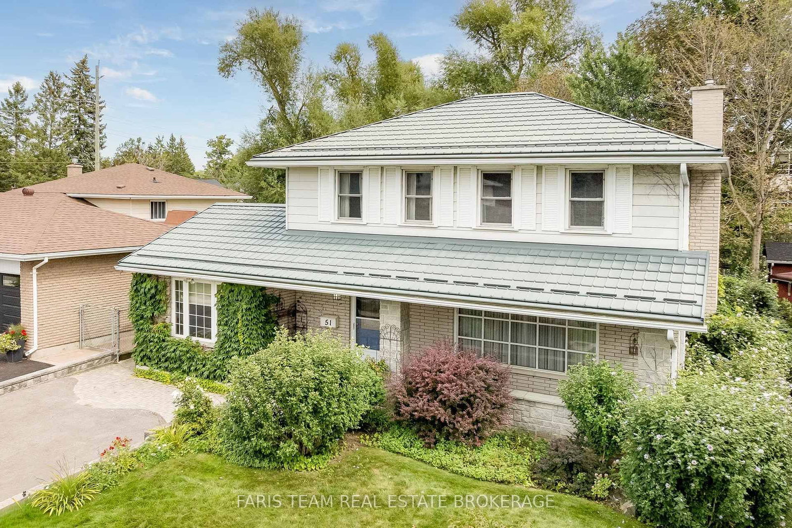 51 Davies Crescent • Barrie, ON photo 2