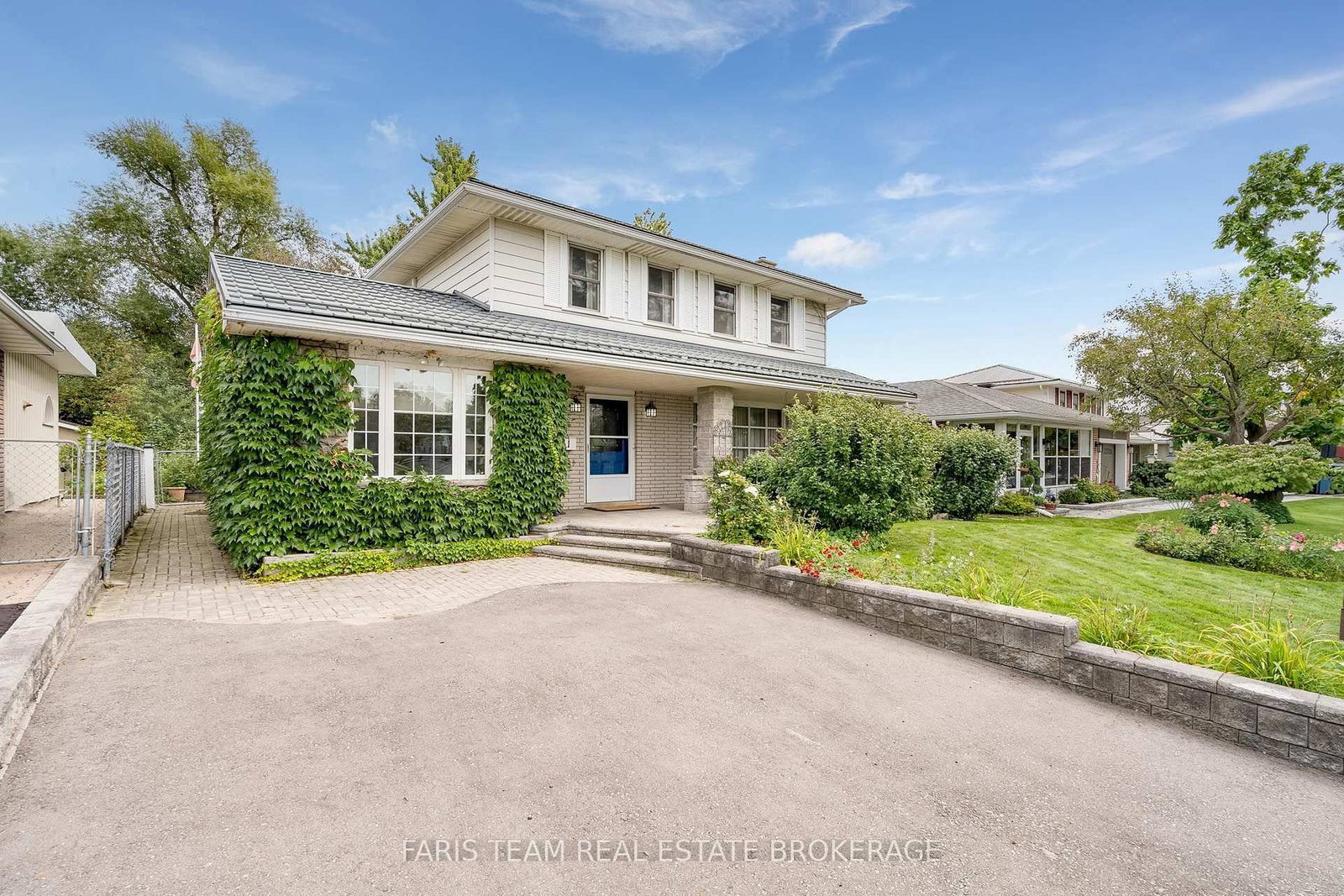 51 Davies Crescent • Barrie, ON photo 3