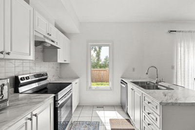 24 Brown Bear Street • Barrie, ON photo 9