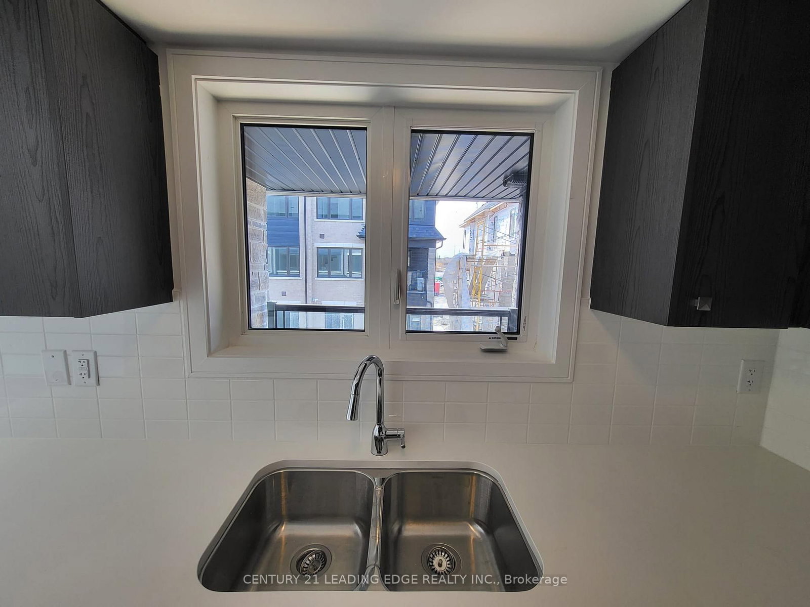 27 MAGNOLIA Lane • Barrie, ON photo 6