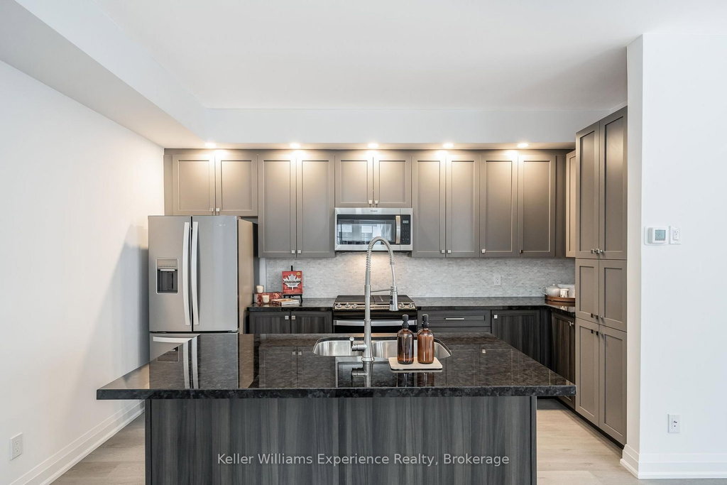 24 DANIELLE Crescent 4