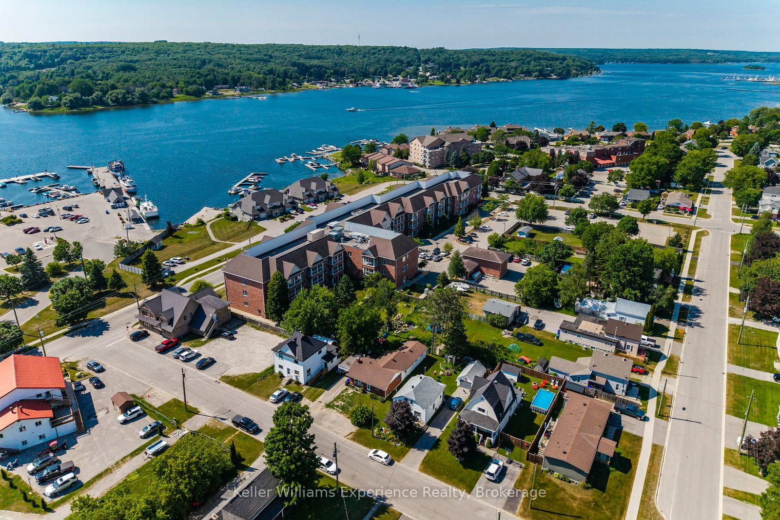 9 Wolfe Street • Penetanguishene, ON photo 3