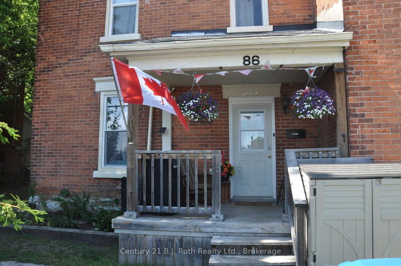 84 Mississaga Street W