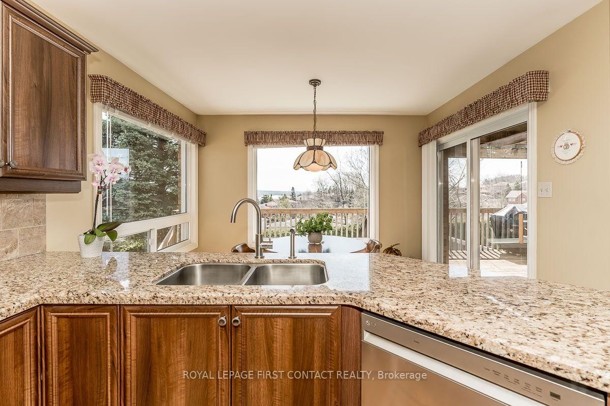 35 Gibbon Drive • Barrie, ON photo 7