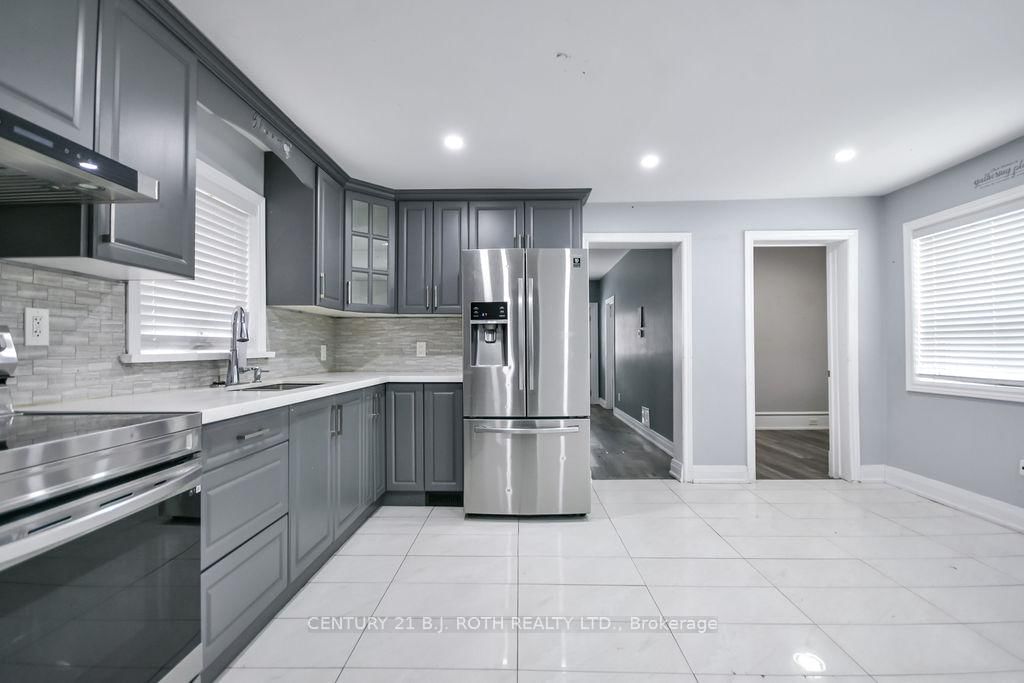 44 Sanford Street • Barrie, ON photo 10