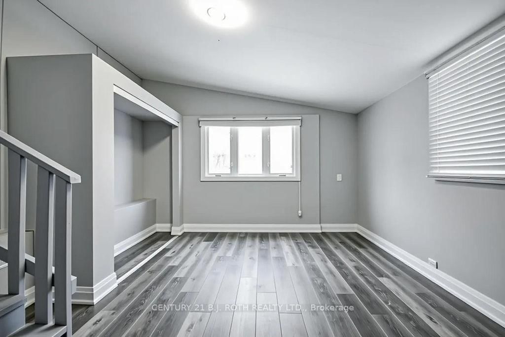 44 Sanford Street • Barrie, ON photo 11