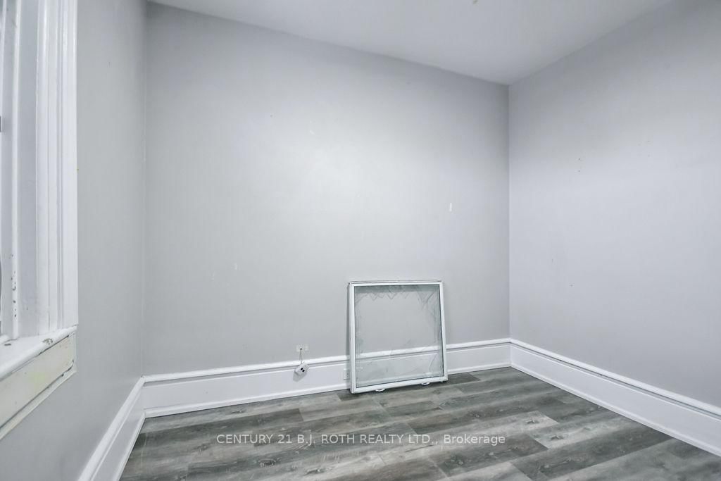 44 Sanford Street • Barrie, ON photo 15