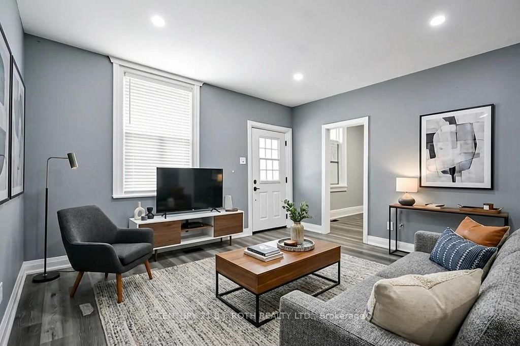 44 Sanford Street • Barrie, ON photo 4