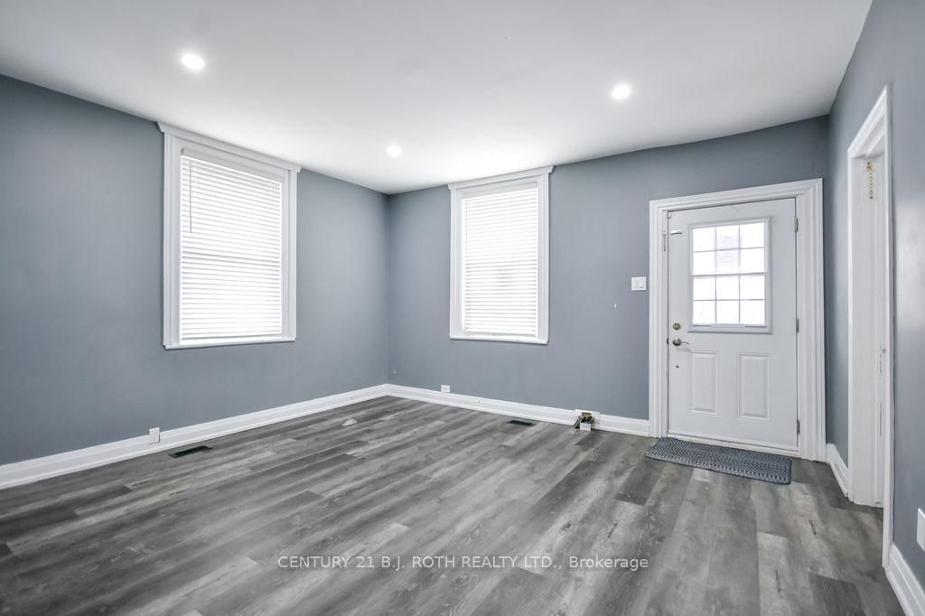 44 Sanford Street • Barrie, ON photo 5