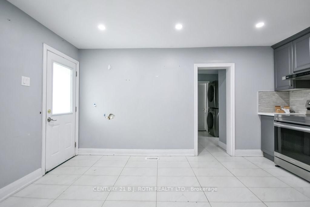 44 Sanford Street • Barrie, ON photo 6