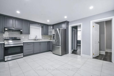 44 Sanford Street • Barrie, ON photo 8