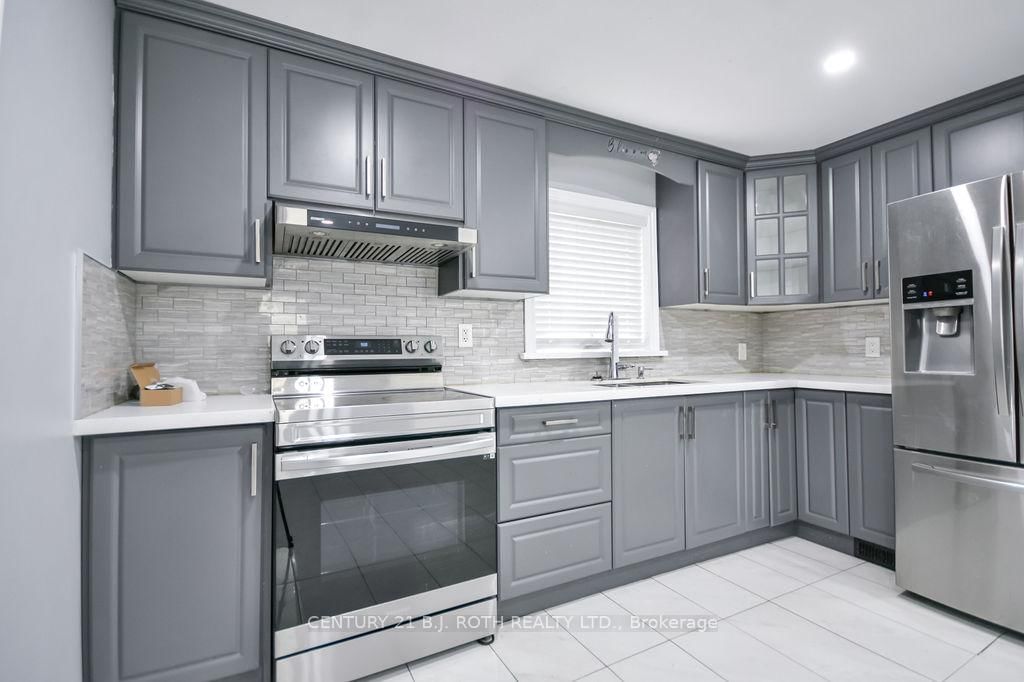 44 Sanford Street • Barrie, ON photo 9
