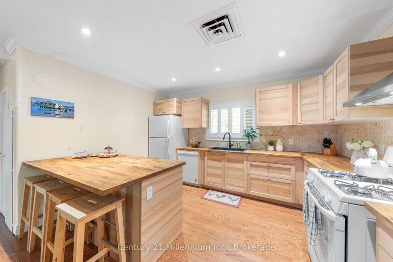 91 Beech St photo 5