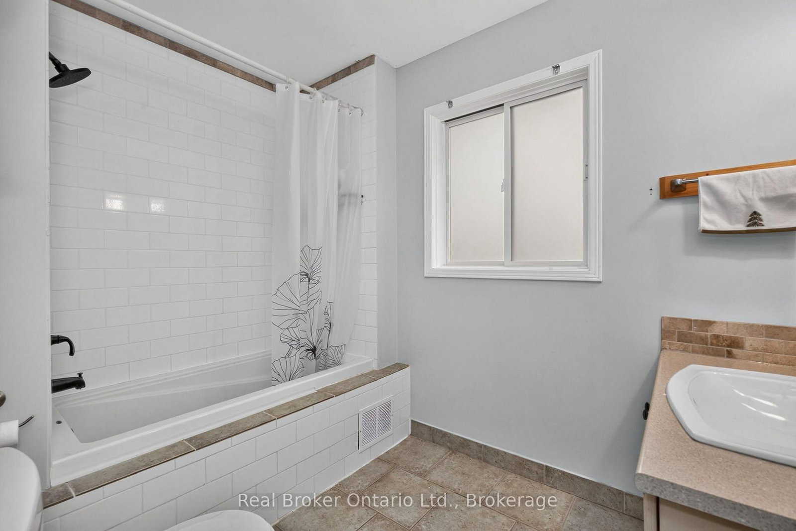 163 Woodland Drive • Midland, ON photo 25