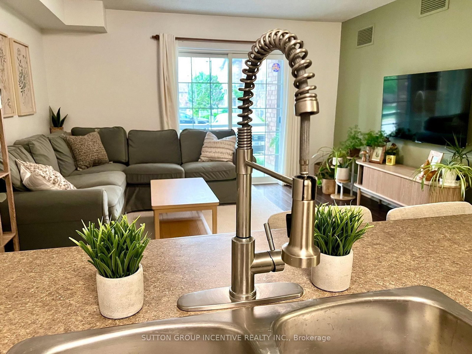 137 Sydenham Wells • #Unit#5 • Barrie, ON photo 16