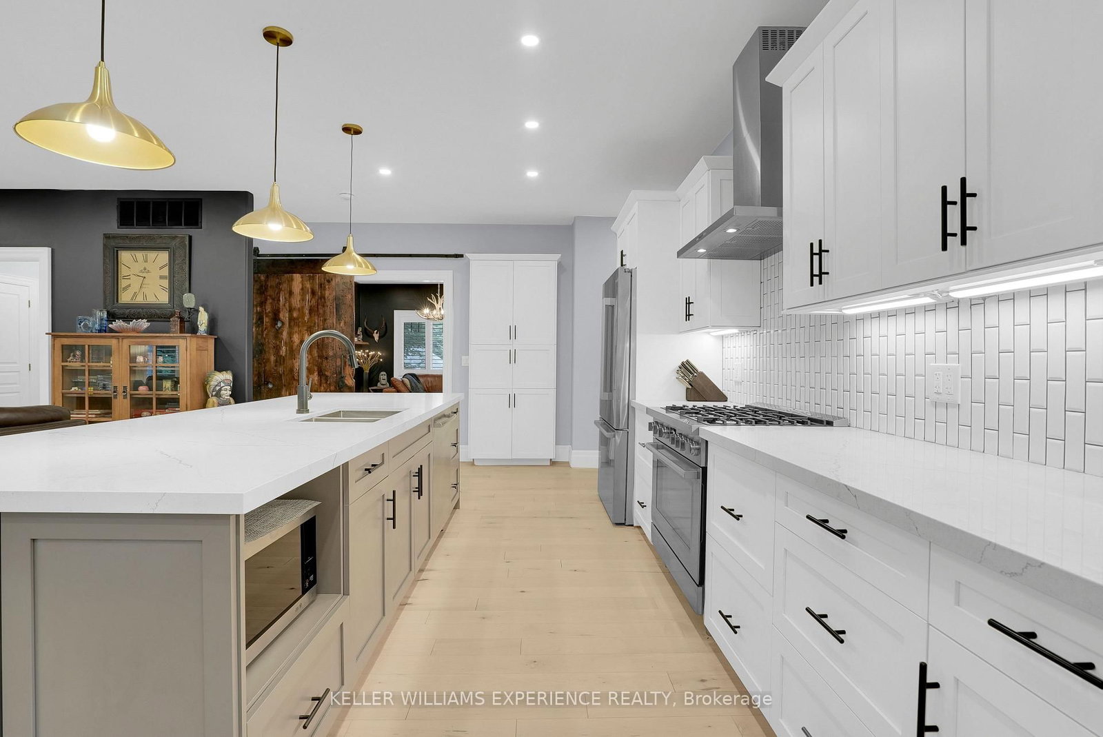 41 Heron Boulevard • Springwater, ON photo 5