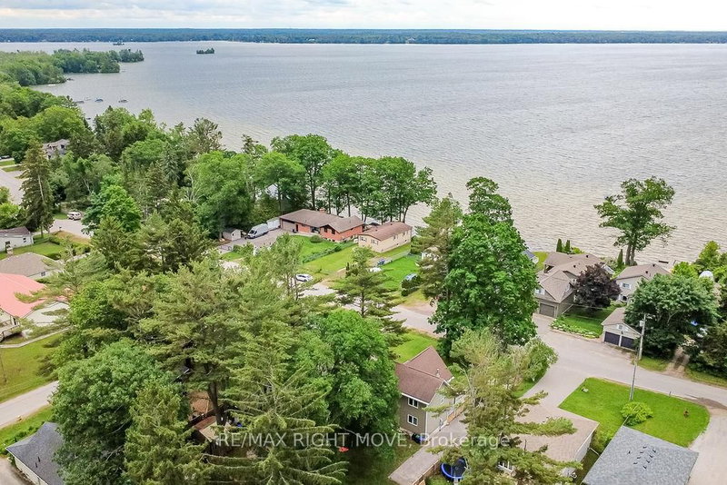 2956 Lakeside Drive