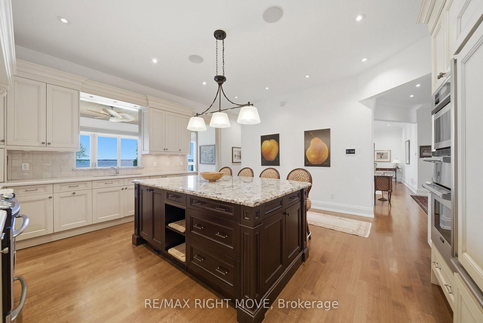 28 Maple Drive • Orillia, ON photo 6