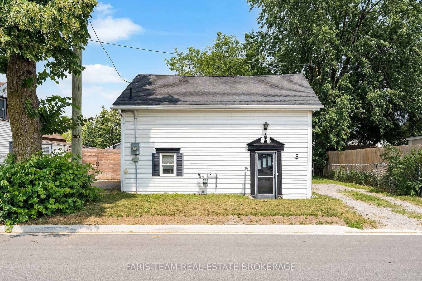 5 Robert Street • Barrie, ON photo 1