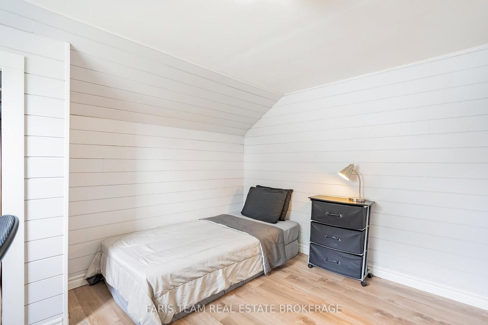 5 Robert Street • Barrie, ON photo 13