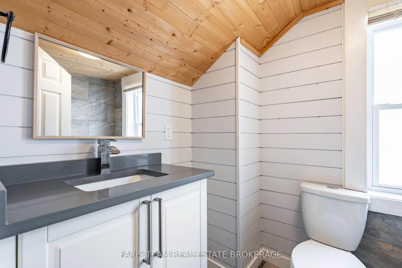 5 Robert Street • Barrie, ON photo 14