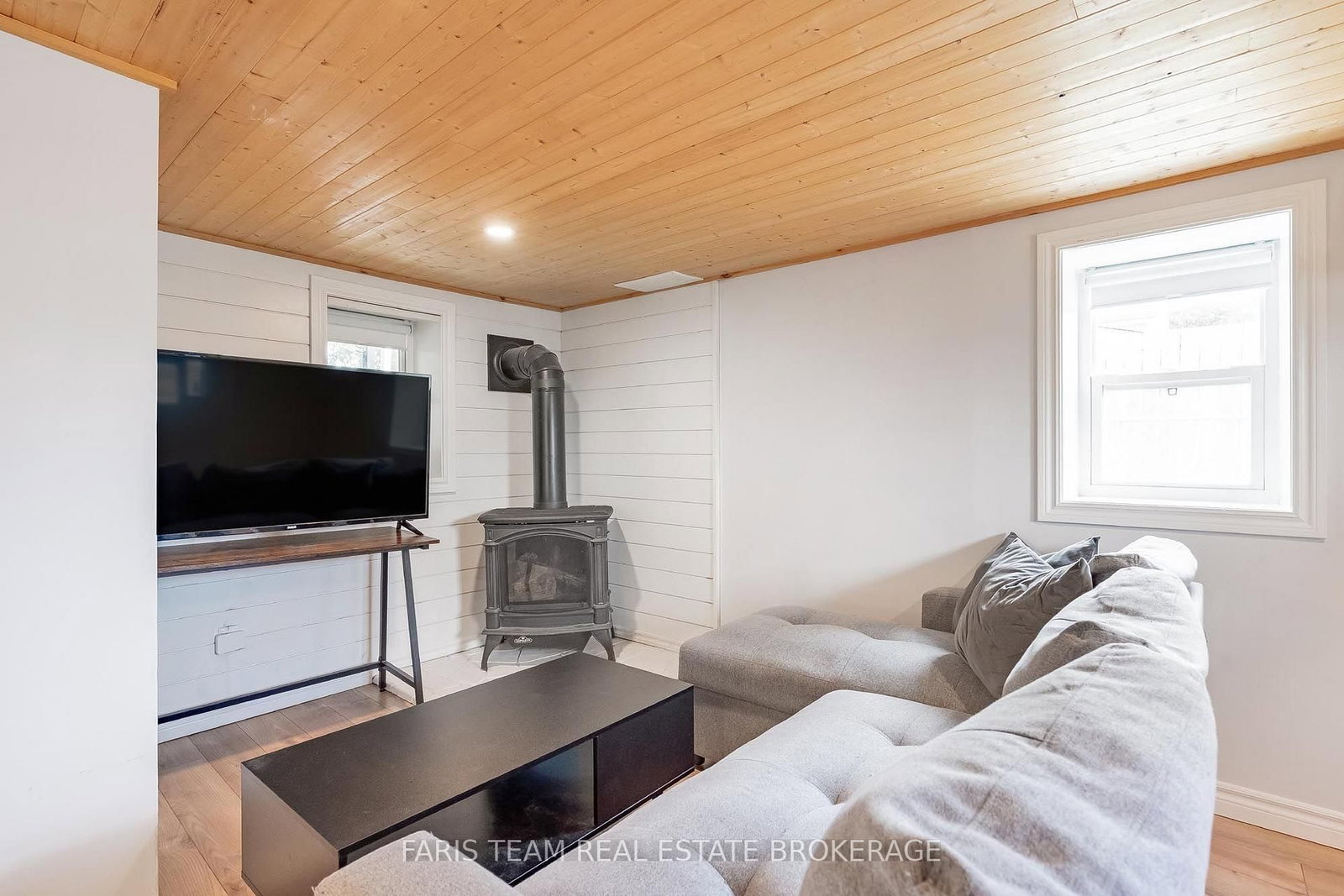 5 Robert Street • Barrie, ON photo 6