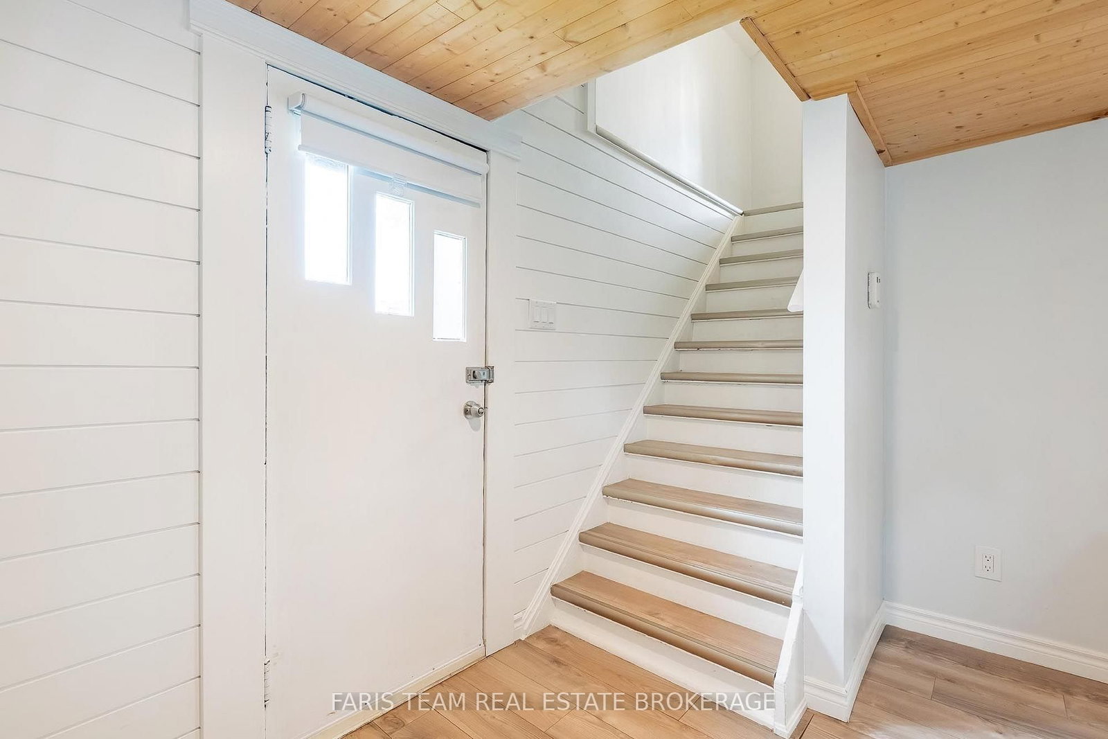 5 Robert Street • Barrie, ON photo 8