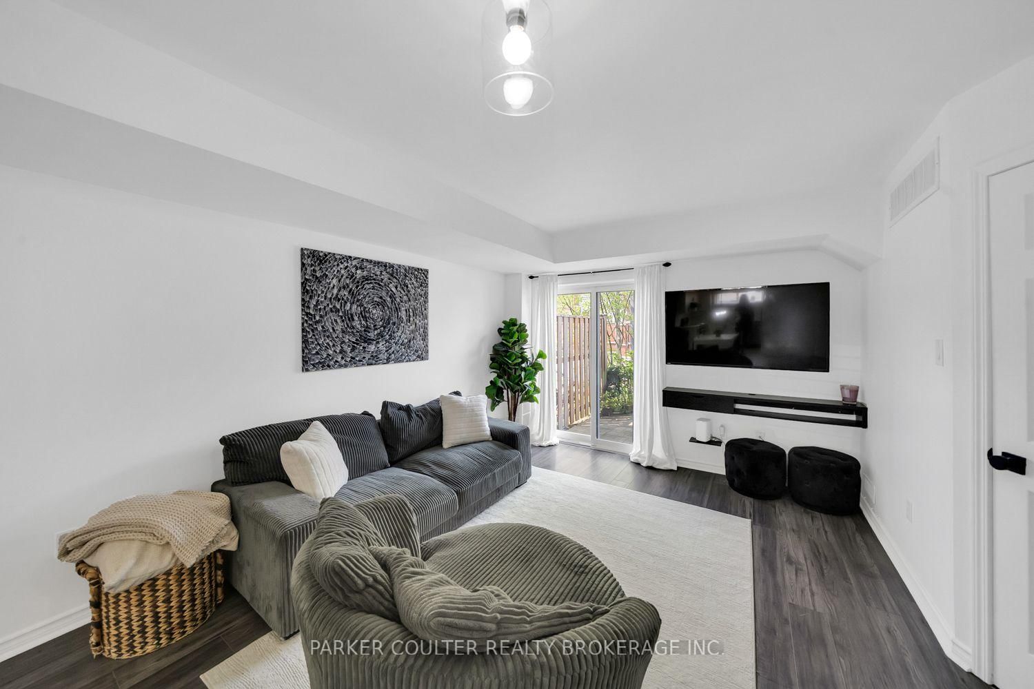 241 Ferndale Drive S • #37 • Barrie, ON photo 5