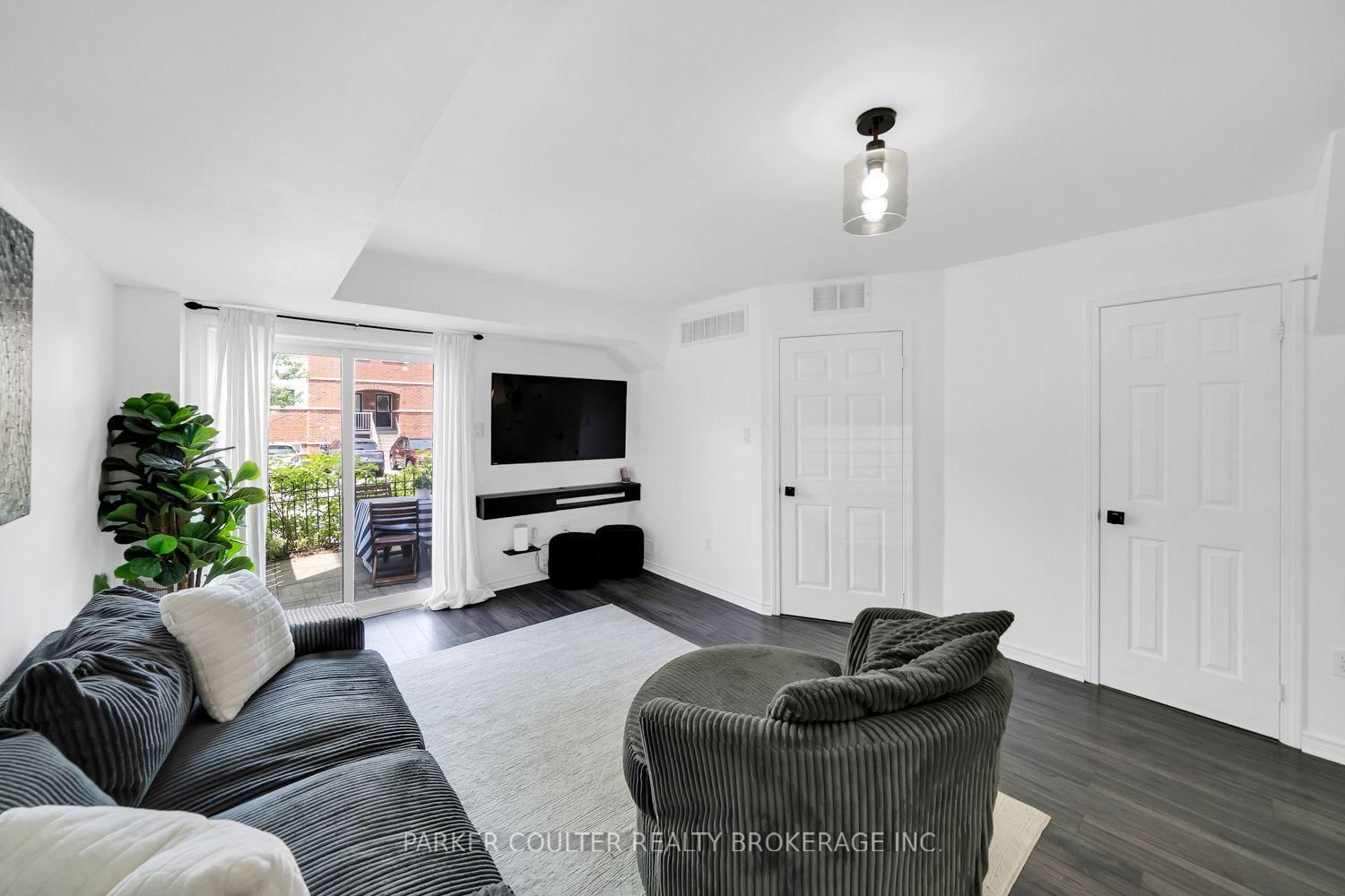 241 Ferndale Drive S • #37 • Barrie, ON photo 6