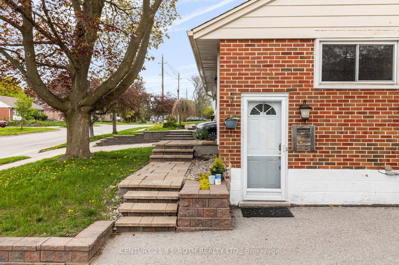 Lower Level - 243 Wellington Street E