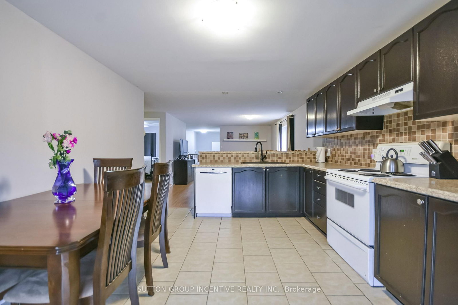 22 Peregrine Road • Barrie, ON photo 10