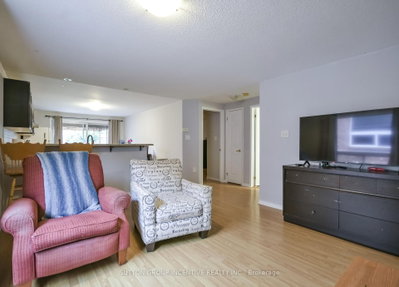 22 Peregrine Road • Barrie, ON photo 6