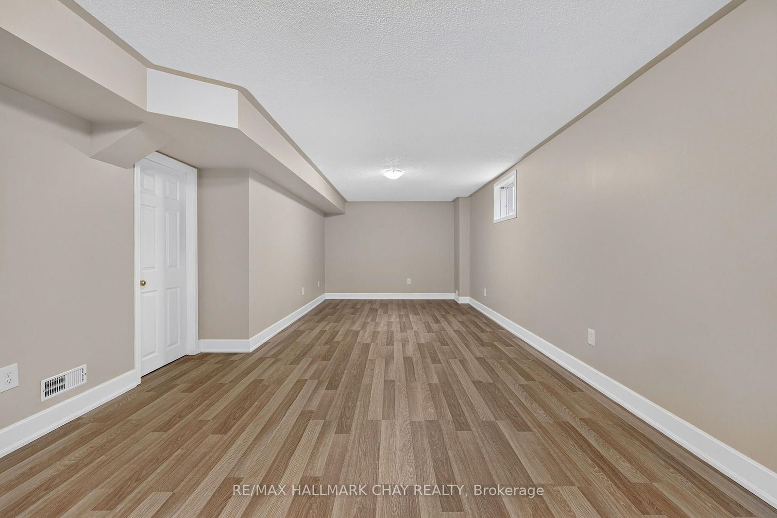 39 E Hanmer Street • Barrie, ON photo 11