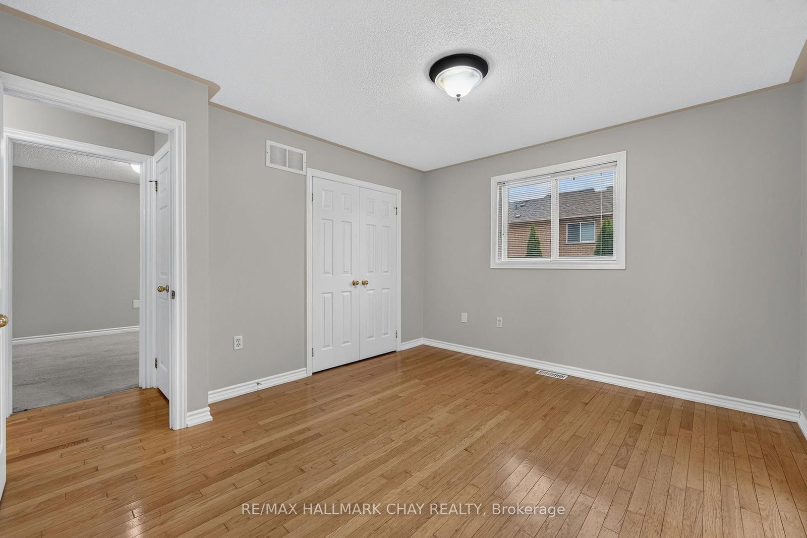 39 E Hanmer Street • Barrie, ON photo 8