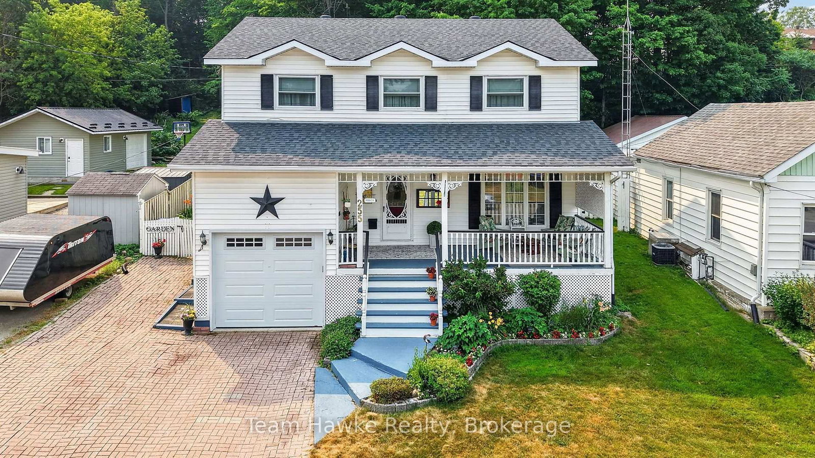 255 Hanly Street • Midland, ON photo 2