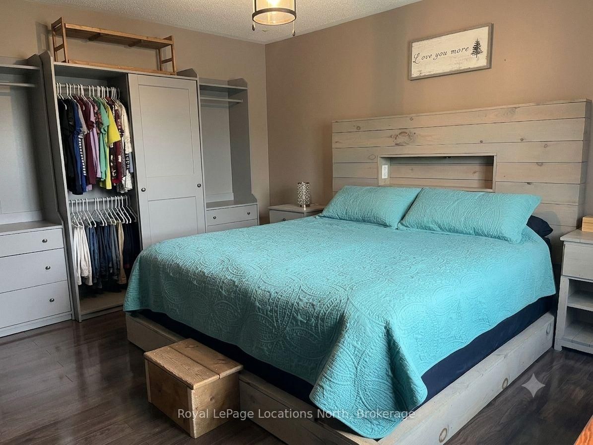 239 Atkinson Street • Clearview, ON photo 3