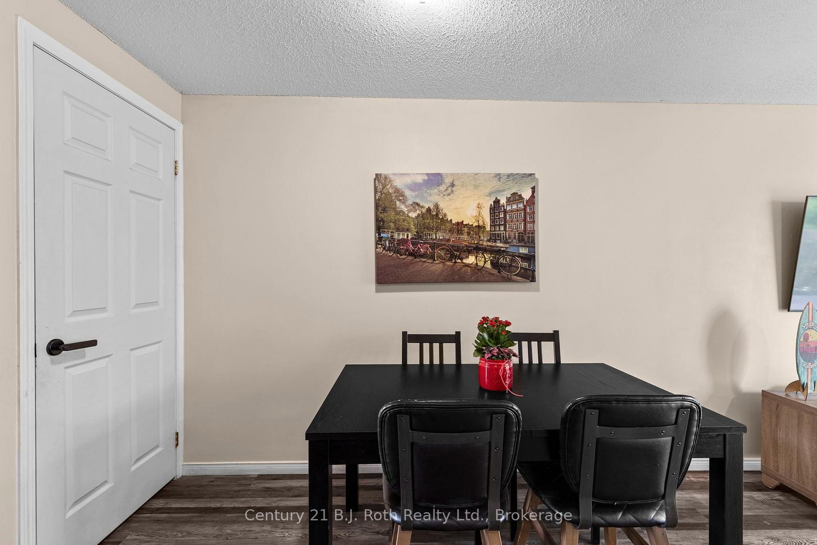33 Courtney Crescent • Barrie, ON photo 10