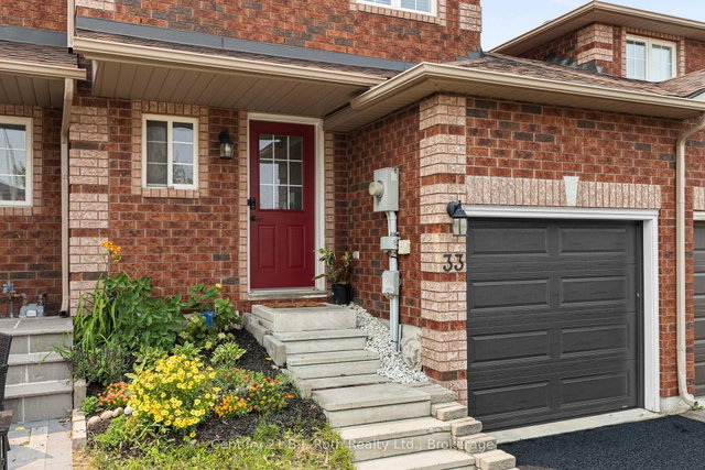 33 Courtney Crescent
