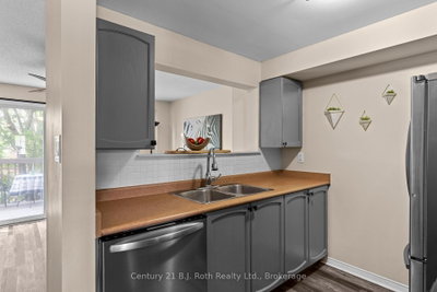 33 Courtney Crescent • Barrie, ON photo 8