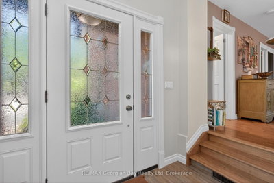 344 Fourth Street • Midland, ON photo 4