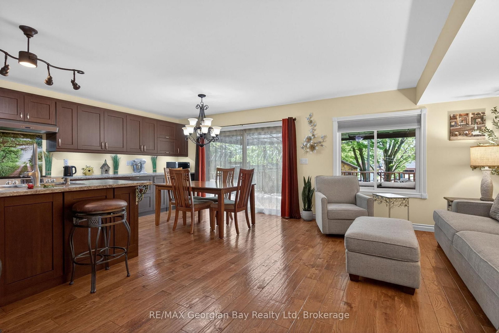 344 Fourth Street • Midland, ON photo 6