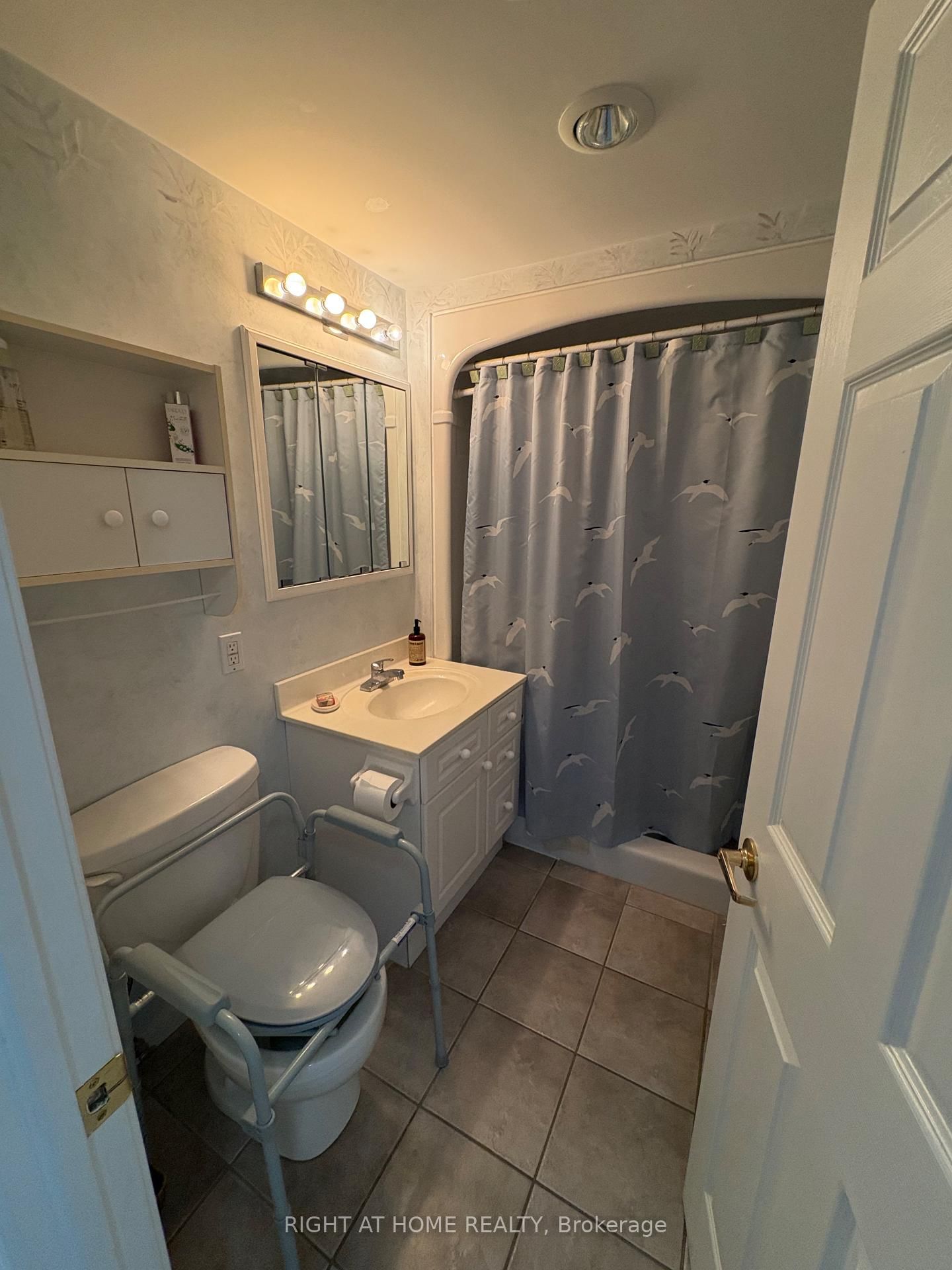 94 Dean Avenue • #404 • Barrie, ON photo 42